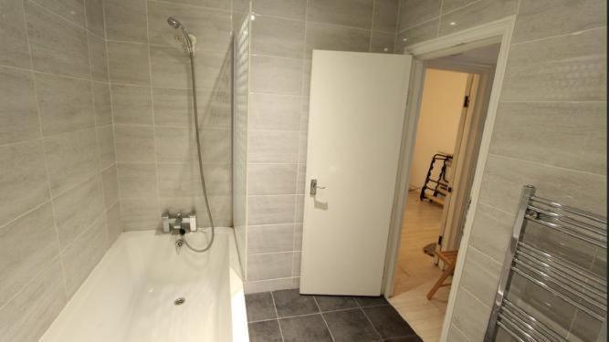 Family With Shared Kitchen And Bathroom In Angel Zone 1 Affittacamere Londra