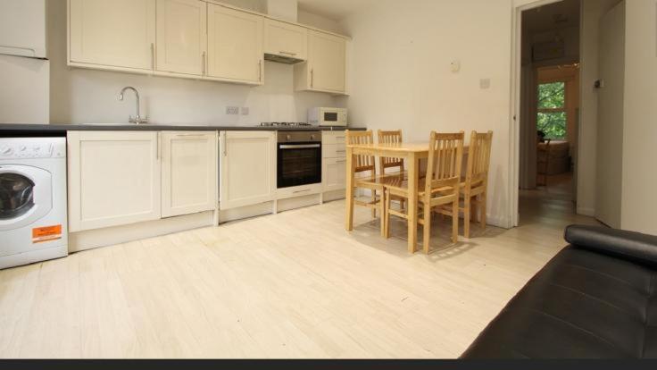 Affittacamere Family With Shared Kitchen And Bathroom In Angel Zone 1 Londra