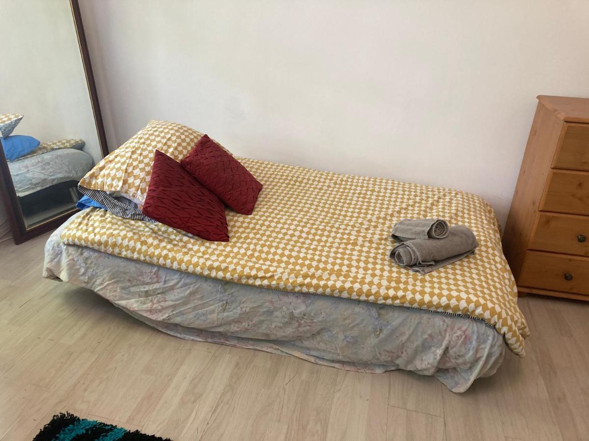 Family With Shared Kitchen And Bathroom In Angel Zone 1 *