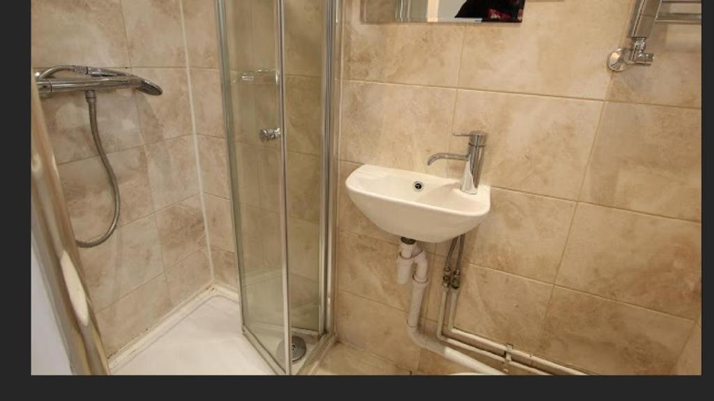 Family With Shared Kitchen And Bathroom In Angel Zone 1 * Londra