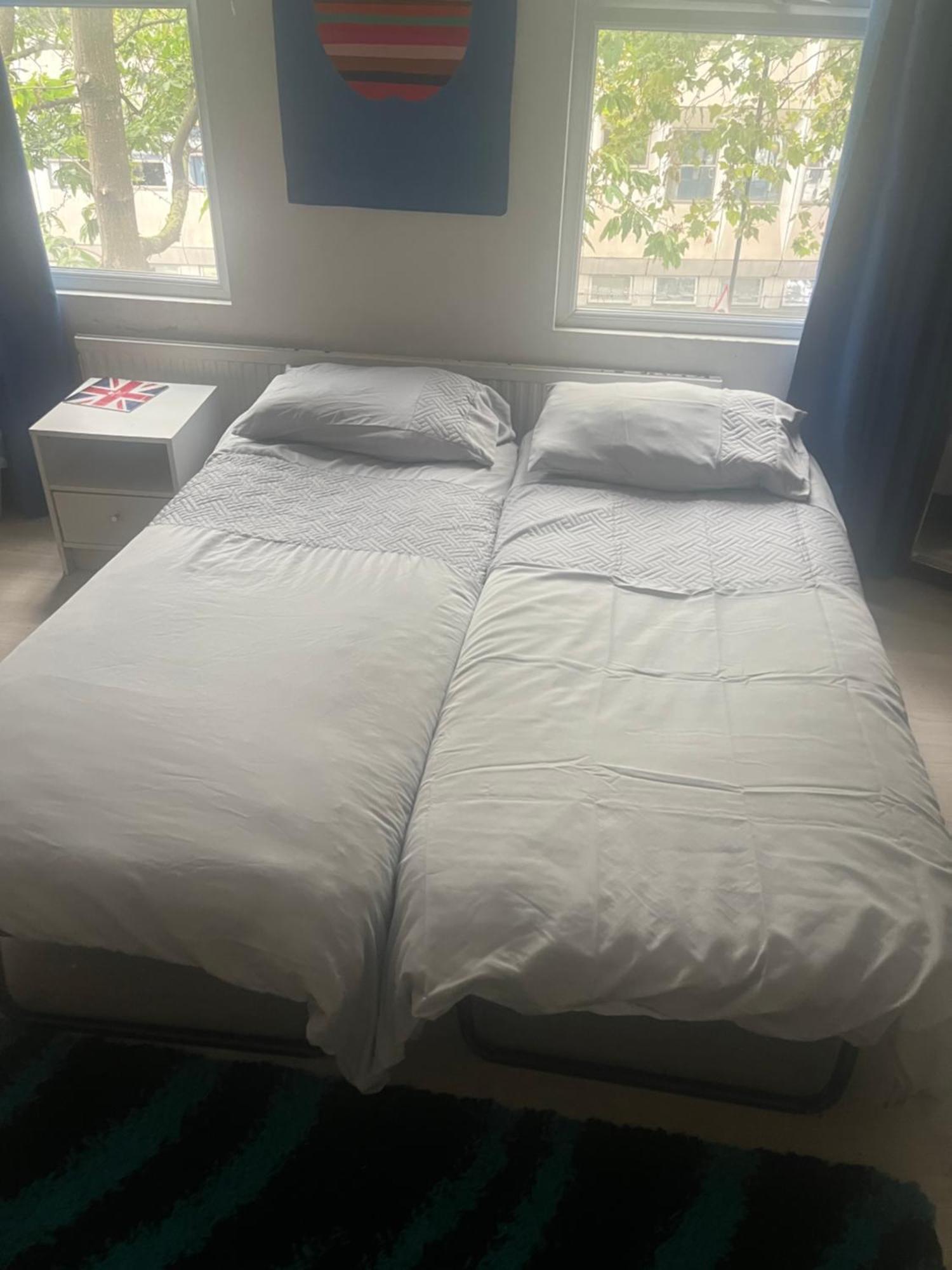 Family With Shared Kitchen And Bathroom In Angel Zone 1 Londra